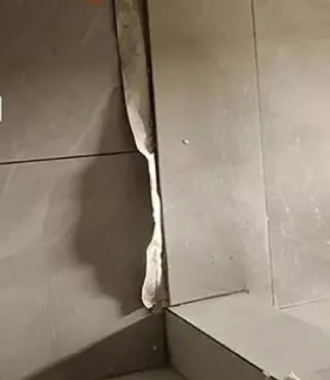 地面瓷砖空鼓会怎么样吗(地面瓷砖空鼓补救方法怎样取下瓷砖) 地面瓷砖空鼓会怎么样吗(地面瓷砖空鼓补救方法怎样取下瓷砖)