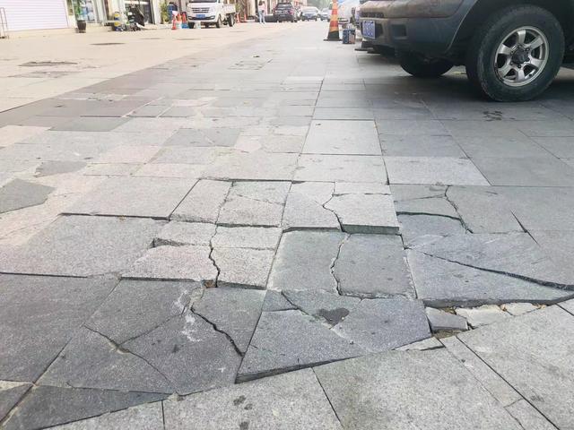 瓷砖烂了一小块怎么处理好(瓷砖烂了一小块怎么处理好呢)